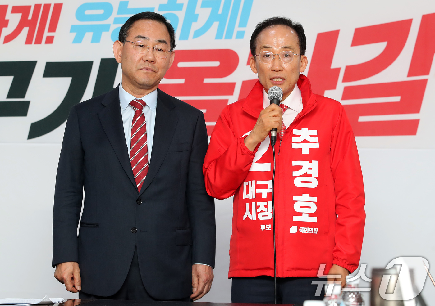 (대구=뉴스1) 공정식 기자 = 주호영 국회부의장이 8일 오후 대구 수성구 국민의힘 대구시당에서 6·3 지방선거 대구시장 선거대책위원회 총괄선거대책위원장 수락의 뜻을 밝힌 뒤 추경 …