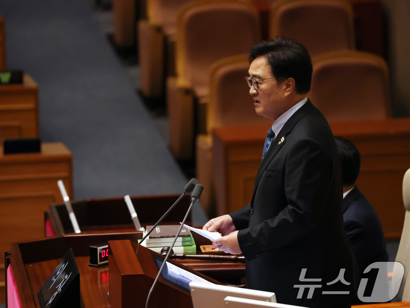 (서울=뉴스1) 황기선 기자 = 우원식 국회의장이 8일 오후 서울 여의도 국회에서 열린 제435회 국회(임시회) 제2차 본회의에서 국민의힘의 필리버스터 계획을 질타, "개헌안을 상 …