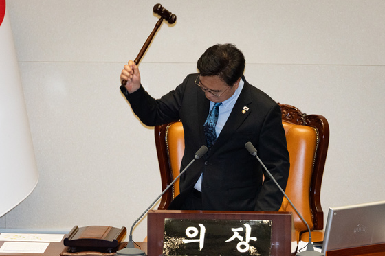 국힘 '필리버스터' 신청…우의장 "개헌안 재상정 않겠다"