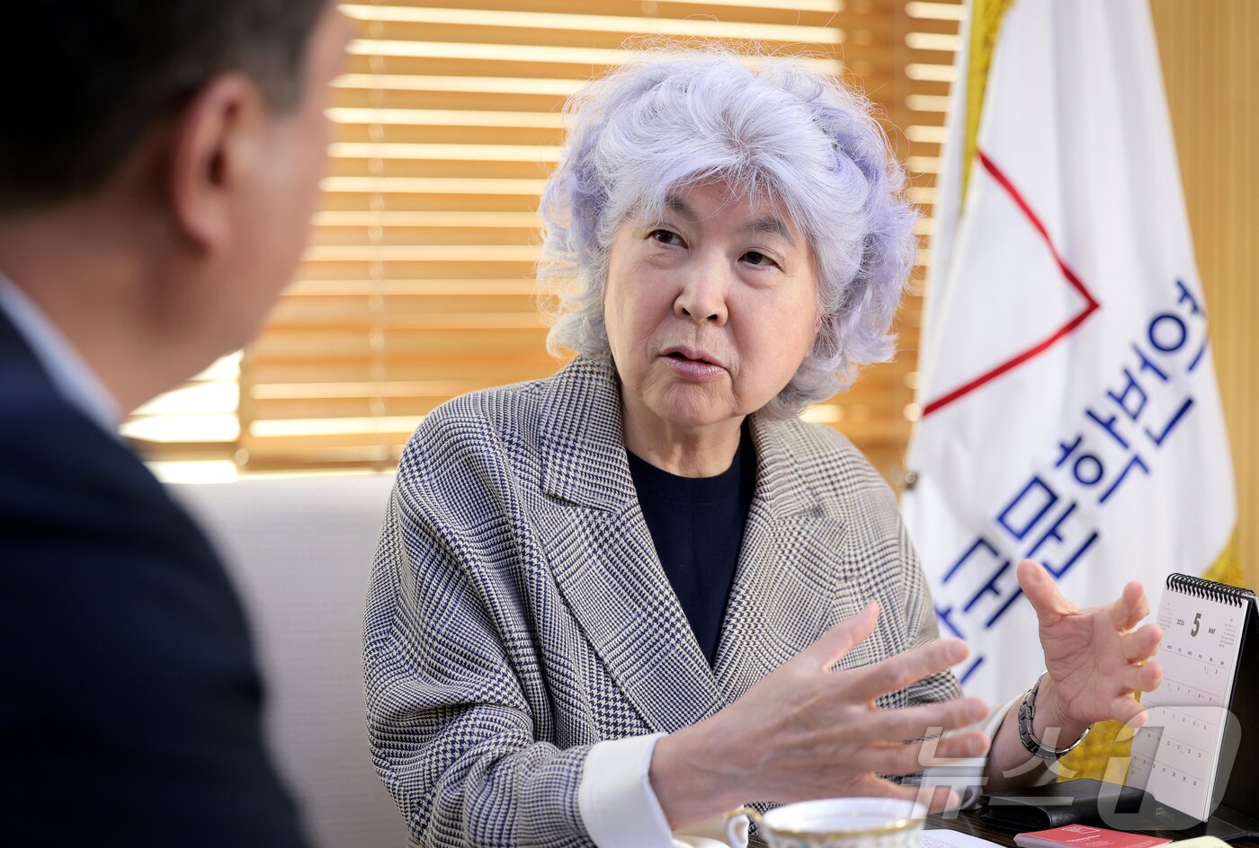 본문 이미지 - 전수용 한국문학번역원장은 최근  뉴스1과 인터뷰에서 "번역 분야에서 인간과 AI를 대결 구도로 보시는 시각은 지양해야한다"라고  강조했다. ⓒ 뉴스1 권현진 기자