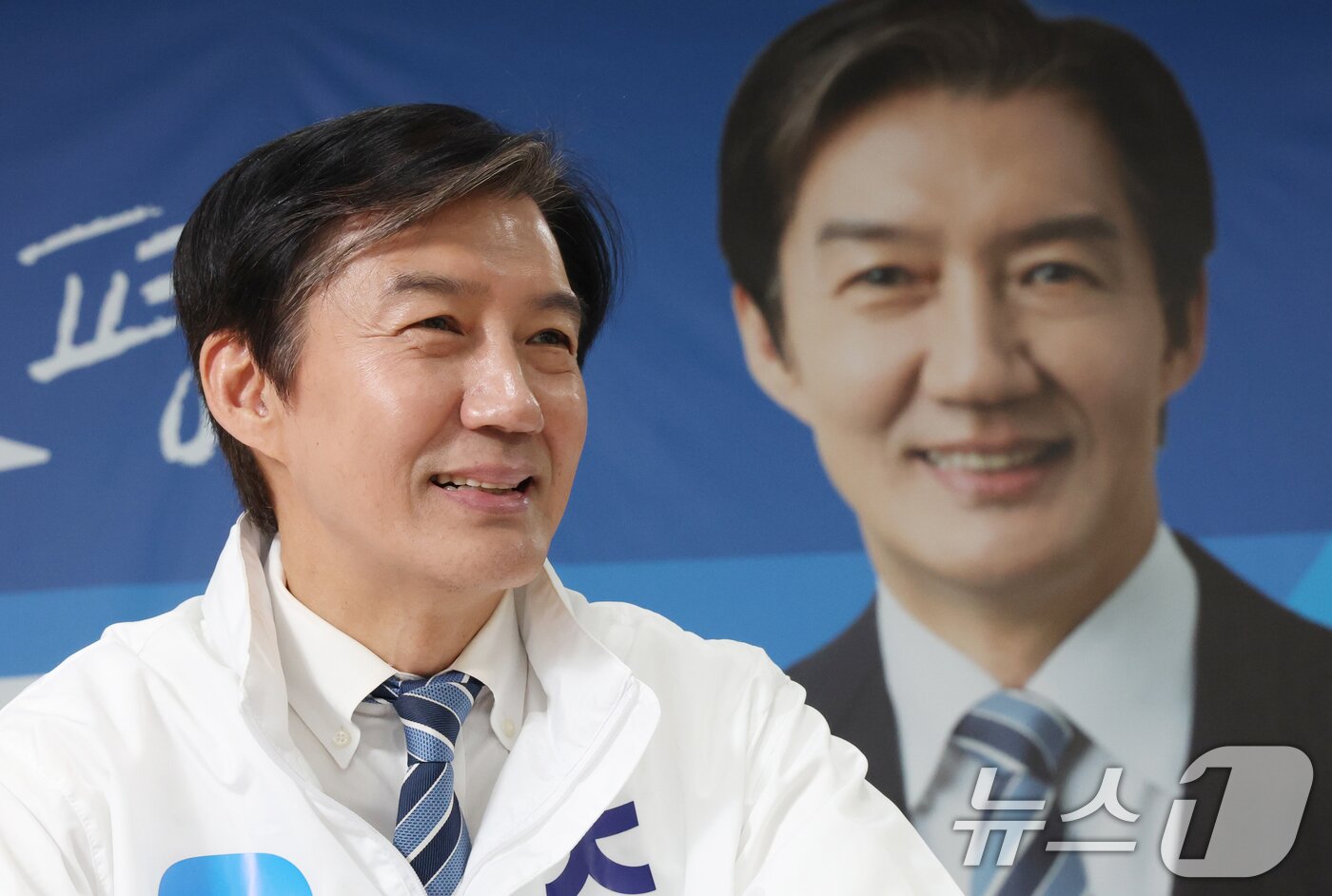 본문 이미지 - 조국 조국혁신당 대표가 8일 경기 평택시 안중읍에 위치한 선거사무소에서 뉴스1과 인터뷰를 하고 있다. ⓒ 뉴스1 김영운 기자