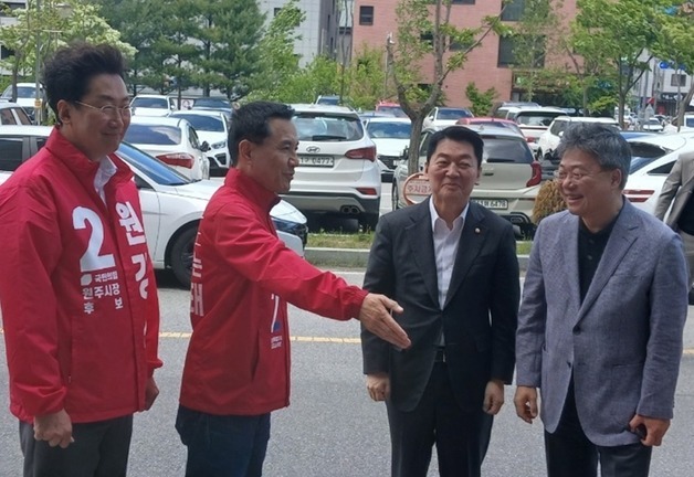 "화이팅입니다" 안철수·박정하, 김진태·원강수 지원사격