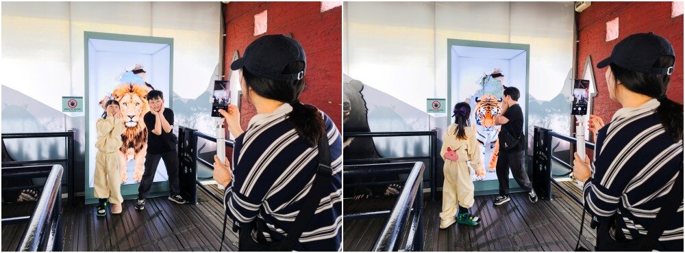 본문 이미지 -  스페이셜 사이니지 속 동물들과 함께 사진을 찍으며 대기 시간을 즐기는 관람객.(삼성전자뉴스룸제공)