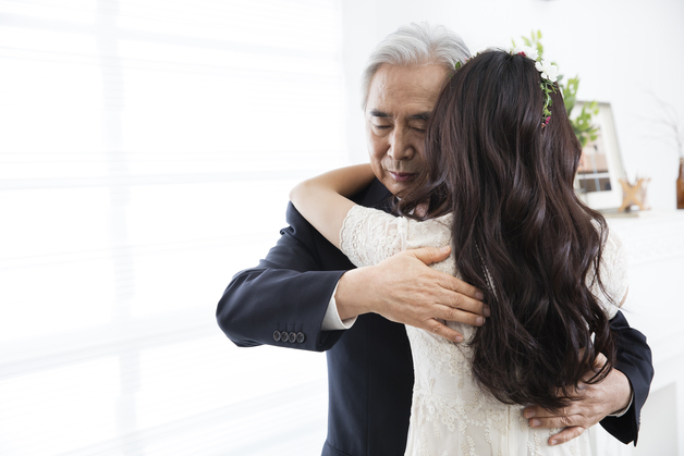 "유부남 안아주고 연봉 1.5억"…수업 스트레스에 교사가 찾은 이색 직업