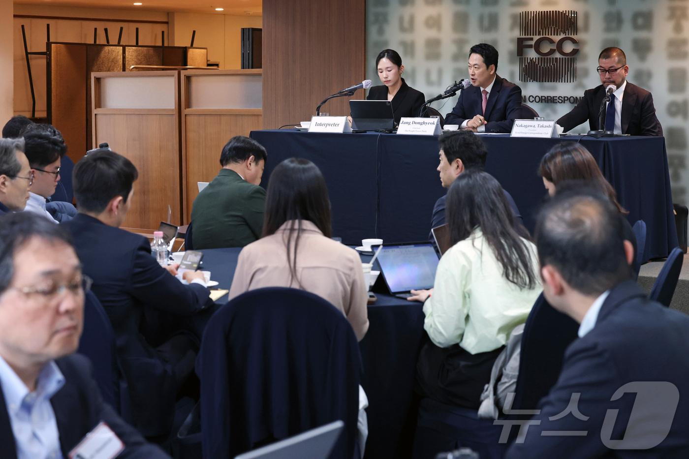 (서울=뉴스1) 국회사진기자단 = 장동혁 국민의힘 대표가 8일 서울 중구 한국프레스센터에서 열린 서울외신기자클럽 초청 외신기자 간담회에서 모두발언하고 있다. 2026.5.8/뉴스1 …