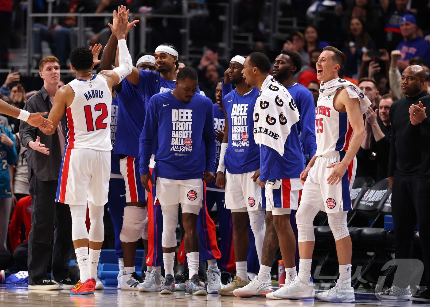 본문 이미지 - NBA 디트로이트가 동부 콘퍼런스 PO 준결승 2차전에서 클리블랜드를 107-97로 꺾고 2연승을 달렸다. ⓒ AFP=뉴스1