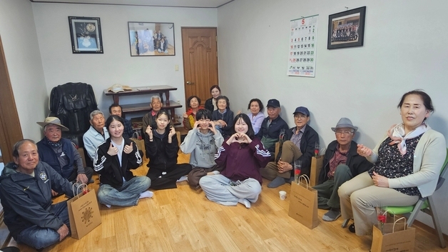 괴산 송면중·청천중, 어버이날 맞아 세대공감 감사 행사