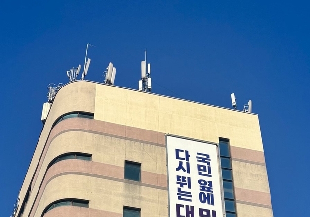 민주 경기도당 "조국, 대통령 팔며 민주당 공격…모순정치 중단해야"