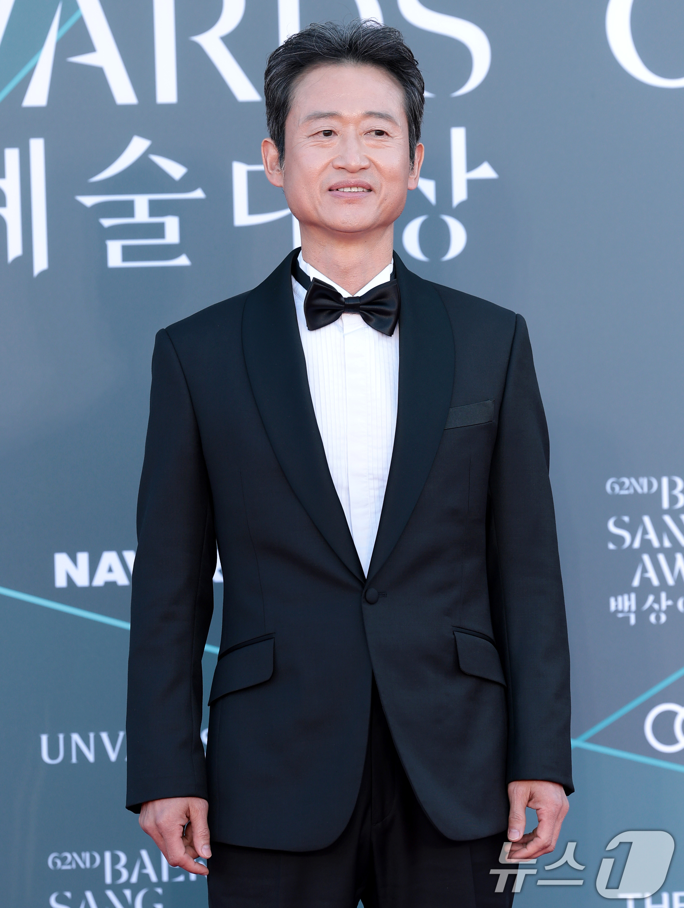 (서울=뉴스1) 권현진 기자 = 배우 유승목이 8일 서울 강남구 코엑스에서 열린 ‘제62회 백상예술대상’ 레드카펫 행사에 참석해 포즈를 취하고 있다. 2026.5.8/뉴스1