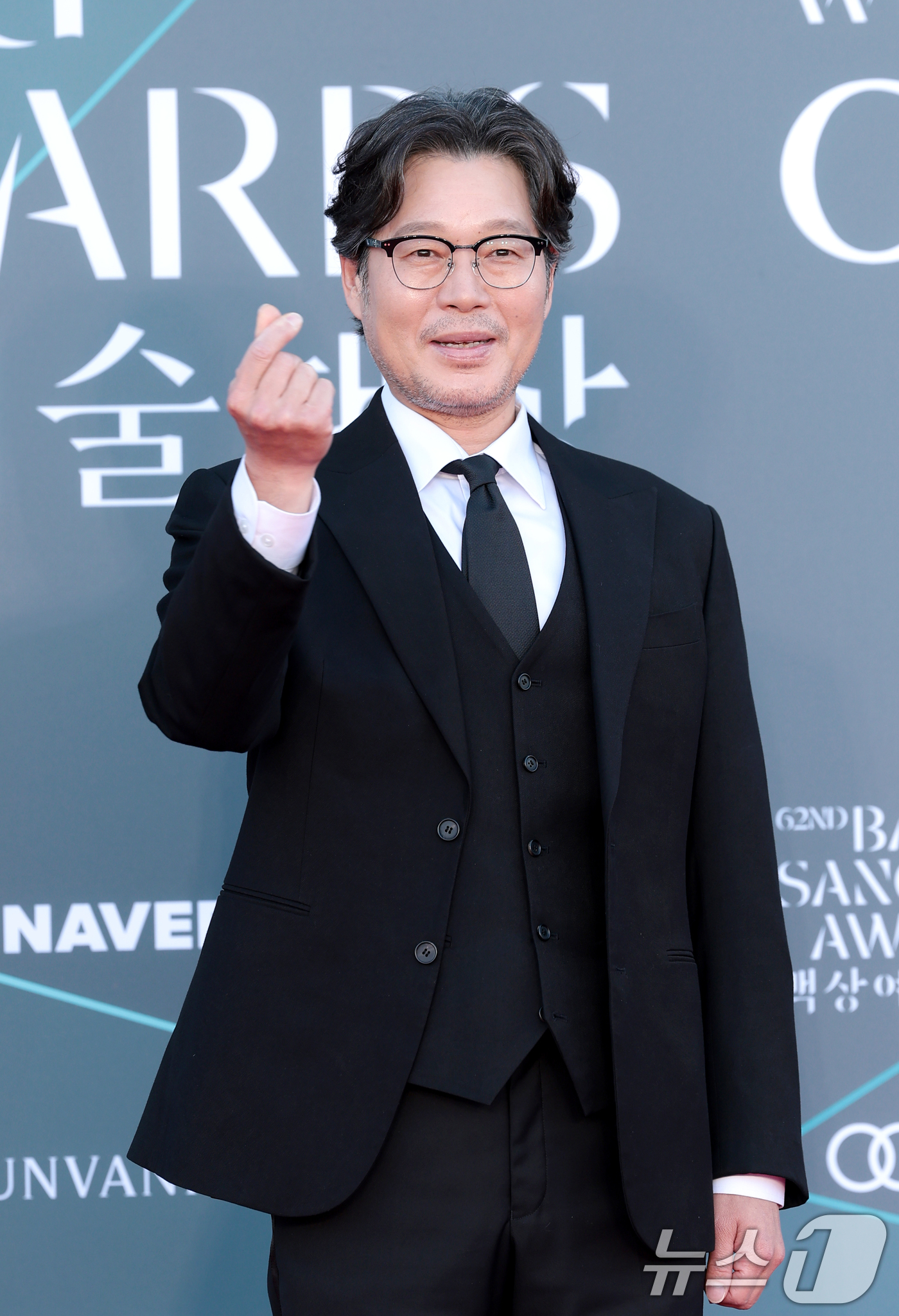 (서울=뉴스1) 권현진 기자 = 배우 유재명이 8일 서울 강남구 코엑스에서 열린 ‘제62회 백상예술대상’ 레드카펫 행사에 참석해 포즈를 취하고 있다. 2026.5.8/뉴스1