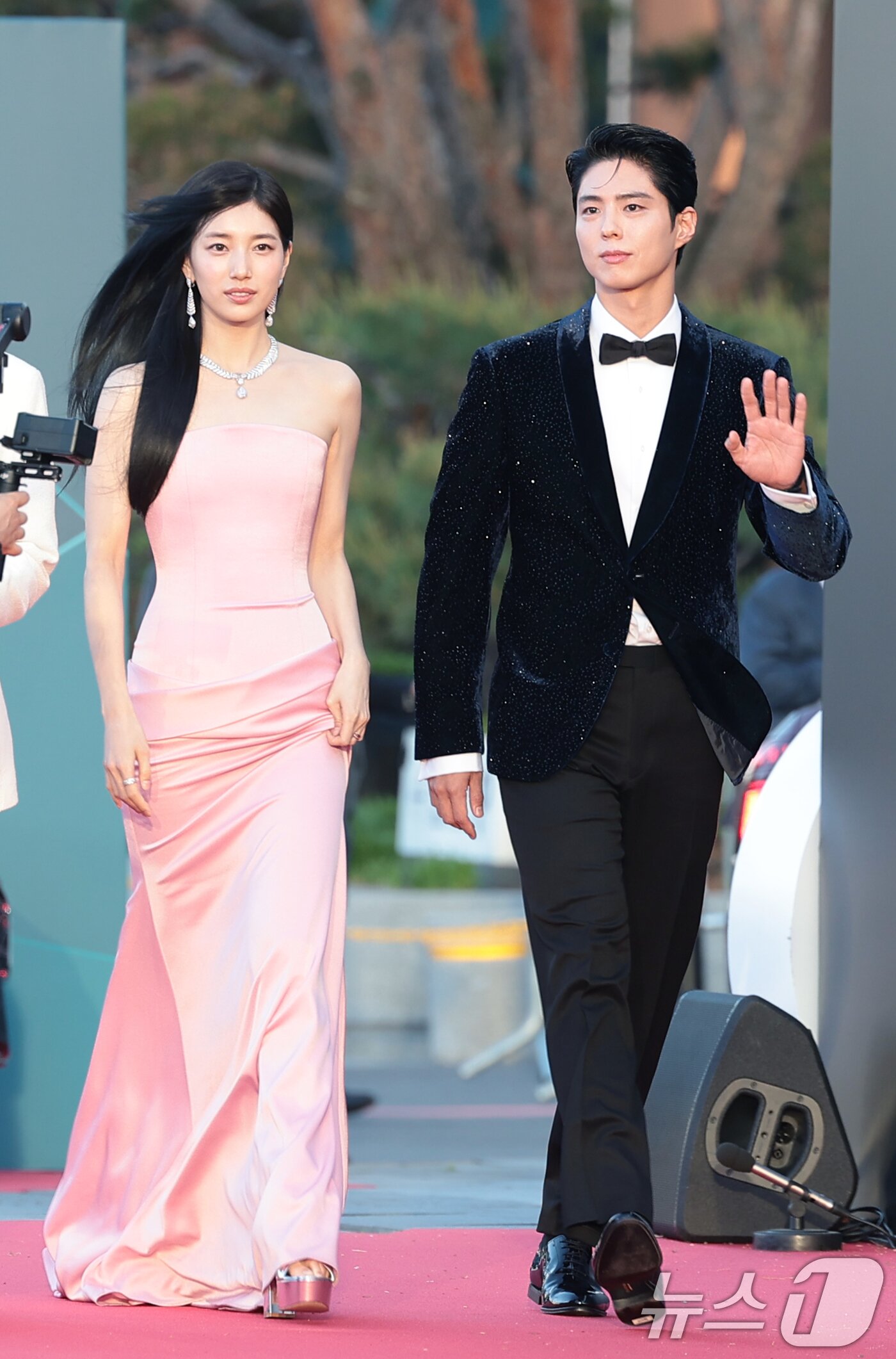 본문 이미지 - 배우 수지(왼쪽)와 박보검ⓒ 뉴스1 권현진 기자