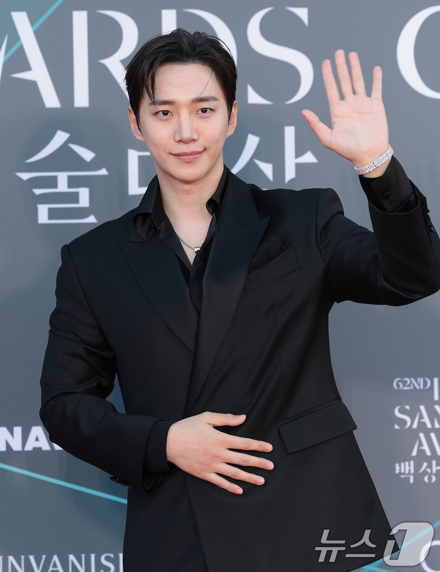 (서울=뉴스1) 권현진 기자 = 배우 이준호가 8일 서울 강남구 코엑스에서 열린 ‘제62회 백상예술대상’ 레드카펫 행사에 참석해 포즈를 취하고 있다. 2026.5.8/뉴스1