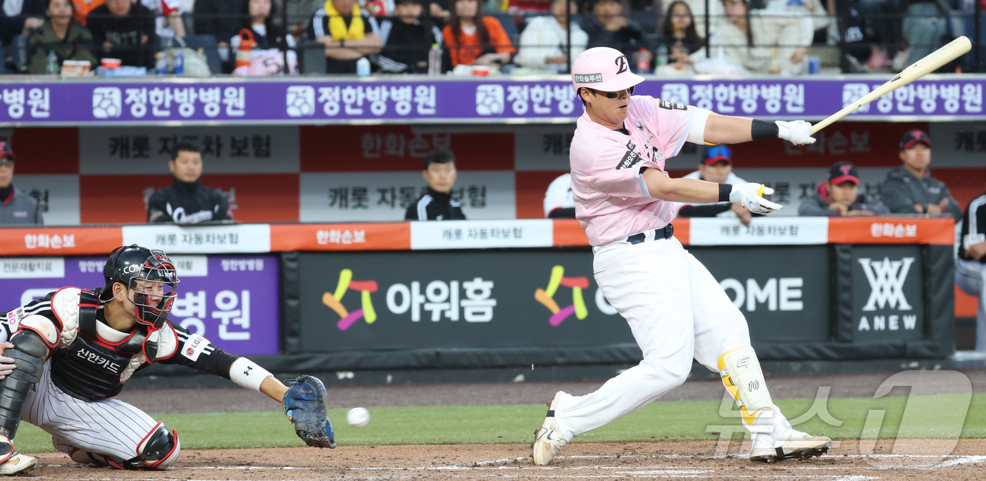 (대전=뉴스1) 김기남 기자 = 8일 대전 한화생명볼파크에서 열린 2026 신한 SOL KBO리그 LG 트윈스와 한화 이글스의 경기에서 2회말 한화 노시환이 헛스윙 하며 삼진 아웃 …