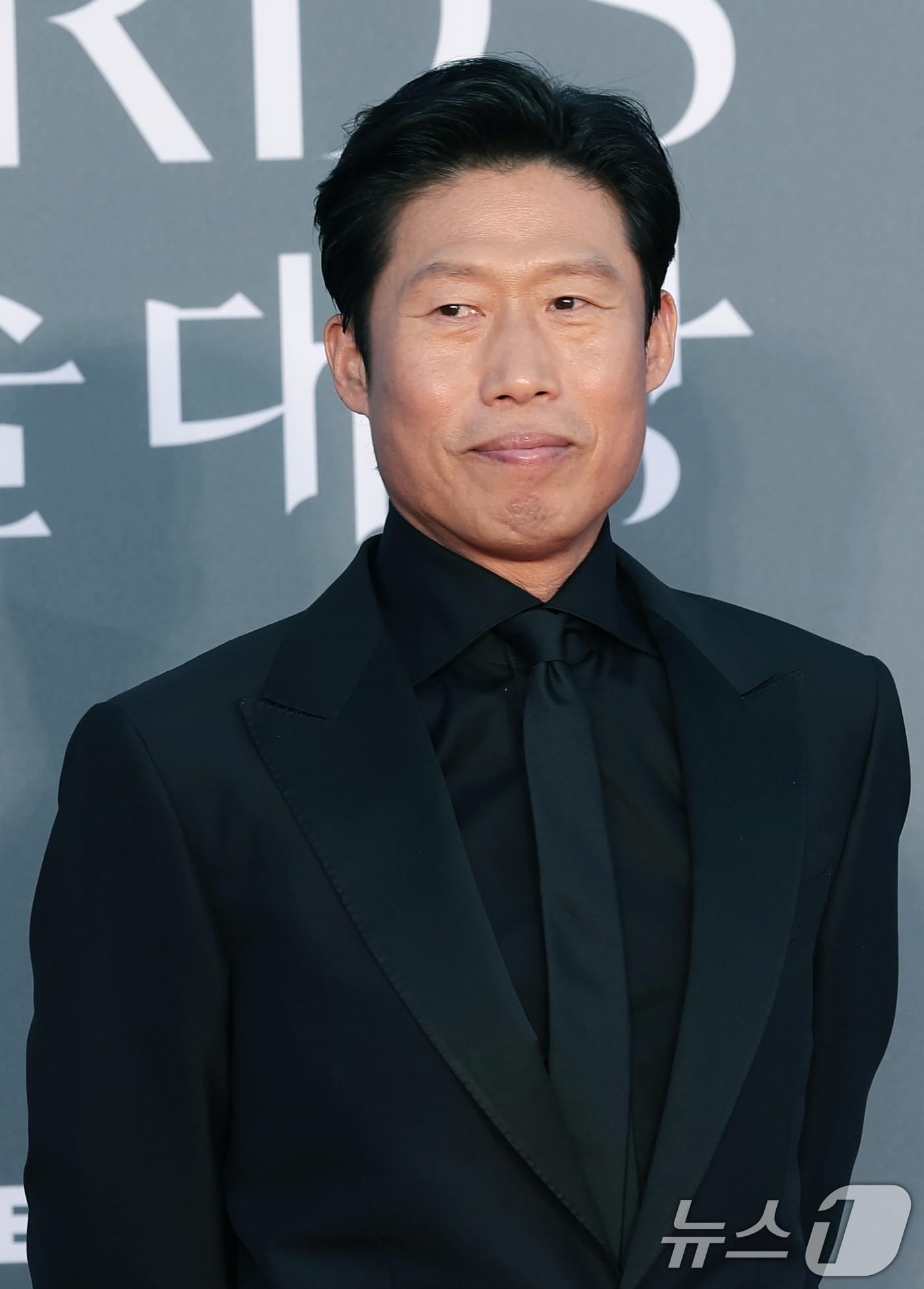 (서울=뉴스1) 권현진 기자 = 배우 유해진이 8일 서울 강남구 코엑스에서 열린 ‘제62회 백상예술대상’ 레드카펫 행사에 참석해 포즈를 취하고 있다. 2026.5.8/뉴스1