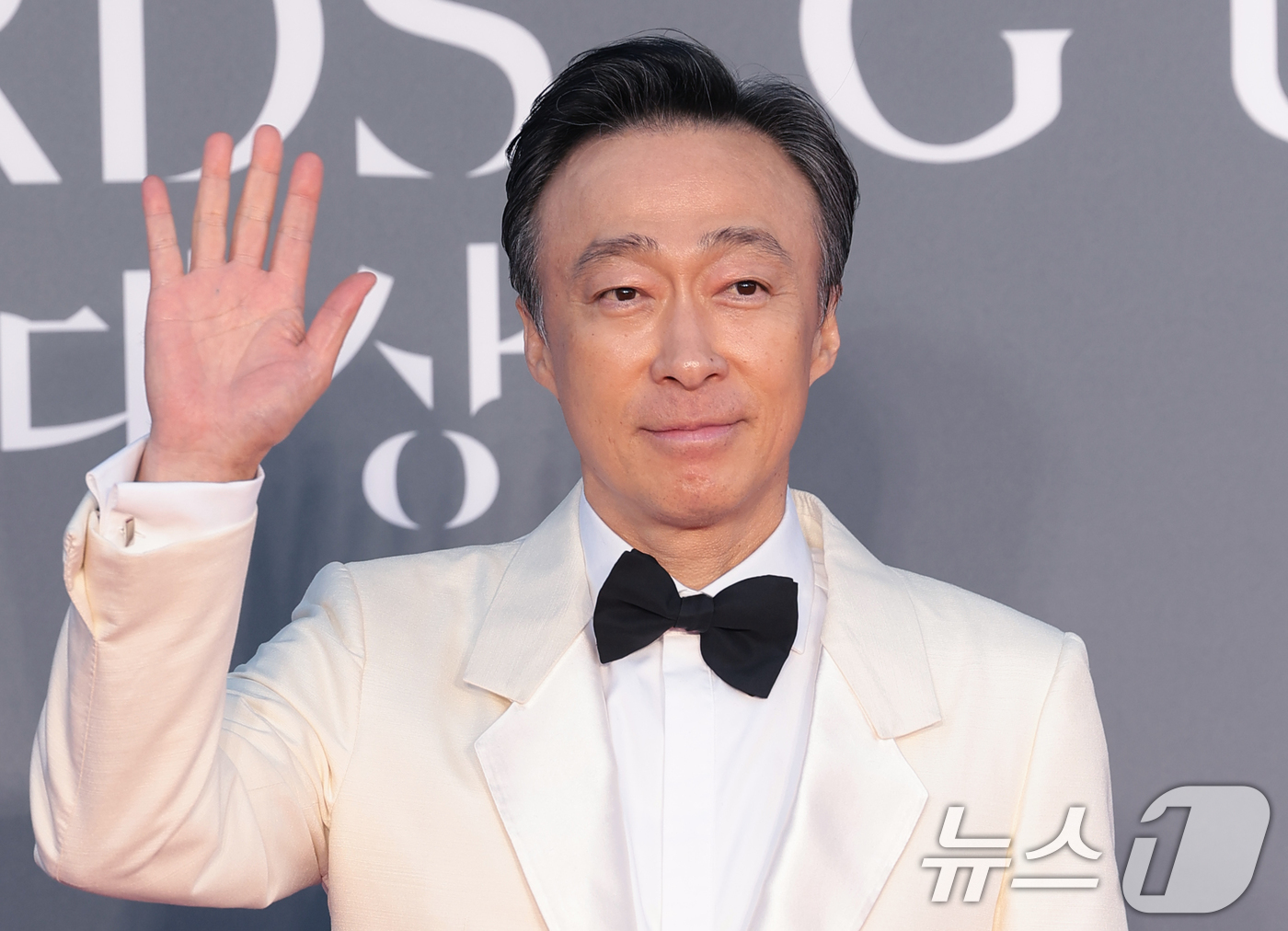 (서울=뉴스1) 권현진 기자 = 배우 이성민 8일 서울 강남구 코엑스에서 열린 ‘제62회 백상예술대상’ 레드카펫 행사에 참석해 포즈를 취하고 있다. 2026.5.8/뉴스1