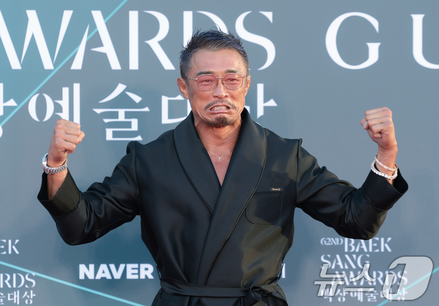 (서울=뉴스1) 권현진 기자 = 방송인 추성훈이 8일 서울 강남구 코엑스에서 열린 ‘제62회 백상예술대상’ 레드카펫 행사에 참석해 포즈를 취하고 있다. 2026.5.8/뉴스1