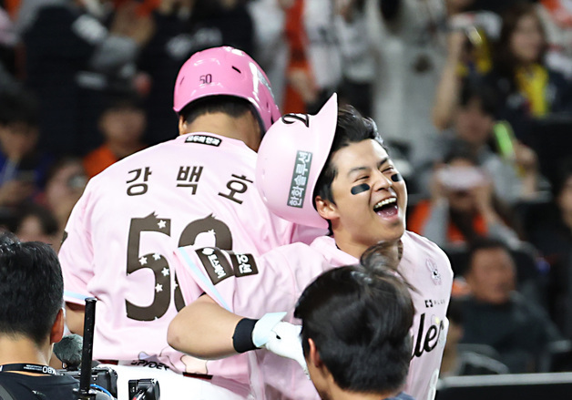 꿈순이 유니폼 입고 날아오른 노시환