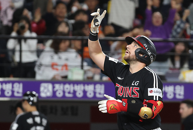 LG 오스틴, NC전 투런포 '시즌 16호'…KIA 김도영과 홈런 공동 선두