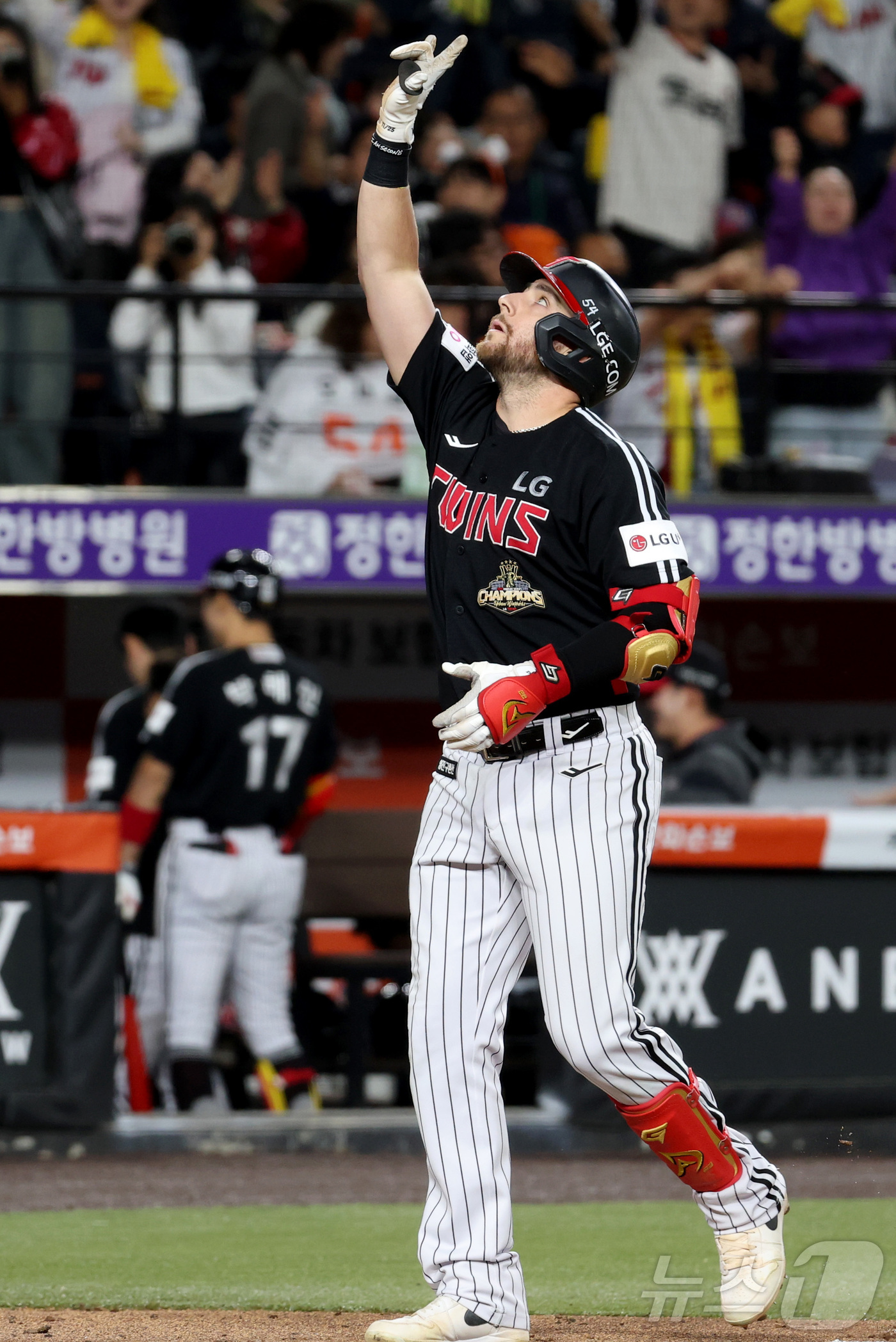 (대전=뉴스1) 김기남 기자 = 8일 대전 한화생명볼파크에서 열린 2026 신한 SOL KBO리그 LG 트윈스와 한화 이글스의 경기, 5회초 무사 1루상황 LG 오스틴이 동점 2점 …