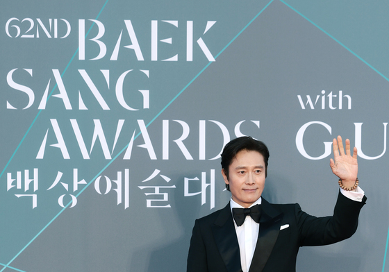 포즈 취하는 이병헌