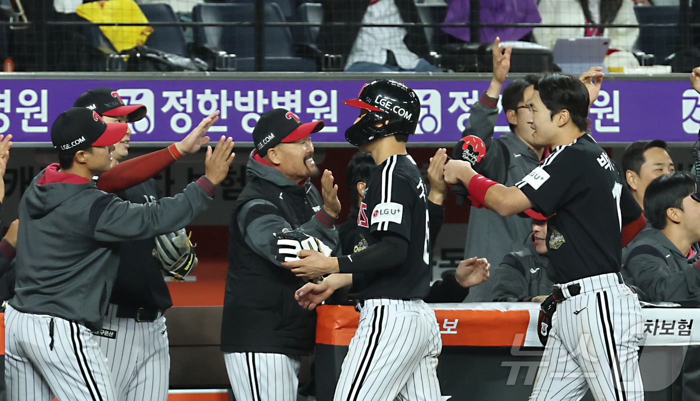 (대전=뉴스1) 김기남 기자 = 8일 대전 한화생명볼파크에서 열린 2026 신한 SOL KBO리그 LG 트윈스와 한화 이글스의 경기에서 연장 11회초 LG 박해민이 1타점 안타로 …