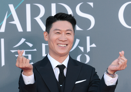 진선규, 훈내 진동 미소