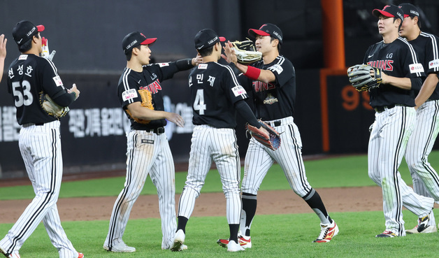 LG, 연장 11회 혈투 끝 한화 9-8 제압 …선두 KT, 키움 대파(종합)