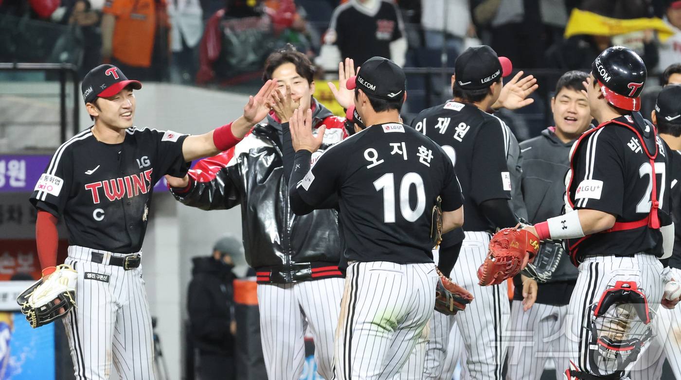 (대전=뉴스1) 김기남 기자 = 8일 대전 한화생명볼파크에서 열린 2026 신한 SOL KBO리그 LG 트윈스와 한화 이글스의 경기, 연장 11회초 박해민의 결승 안타로 9-8 승 …
