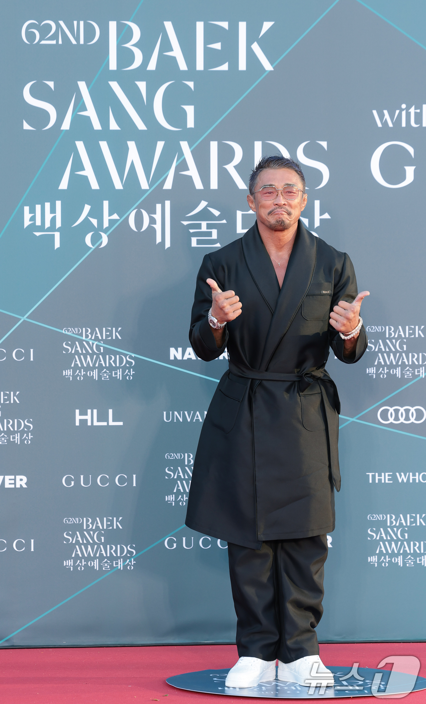 (서울=뉴스1) 권현진 기자 = 방송인 추성훈이 8일 서울 강남구 코엑스에서 열린 ‘제62회 백상예술대상’ 레드카펫 행사에 참석해 포즈를 취하고 있다. 2026.5.8/뉴스1