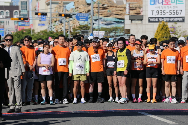 대천해수욕장에 마라톤 동호인 북적…전국서 5031명 출전