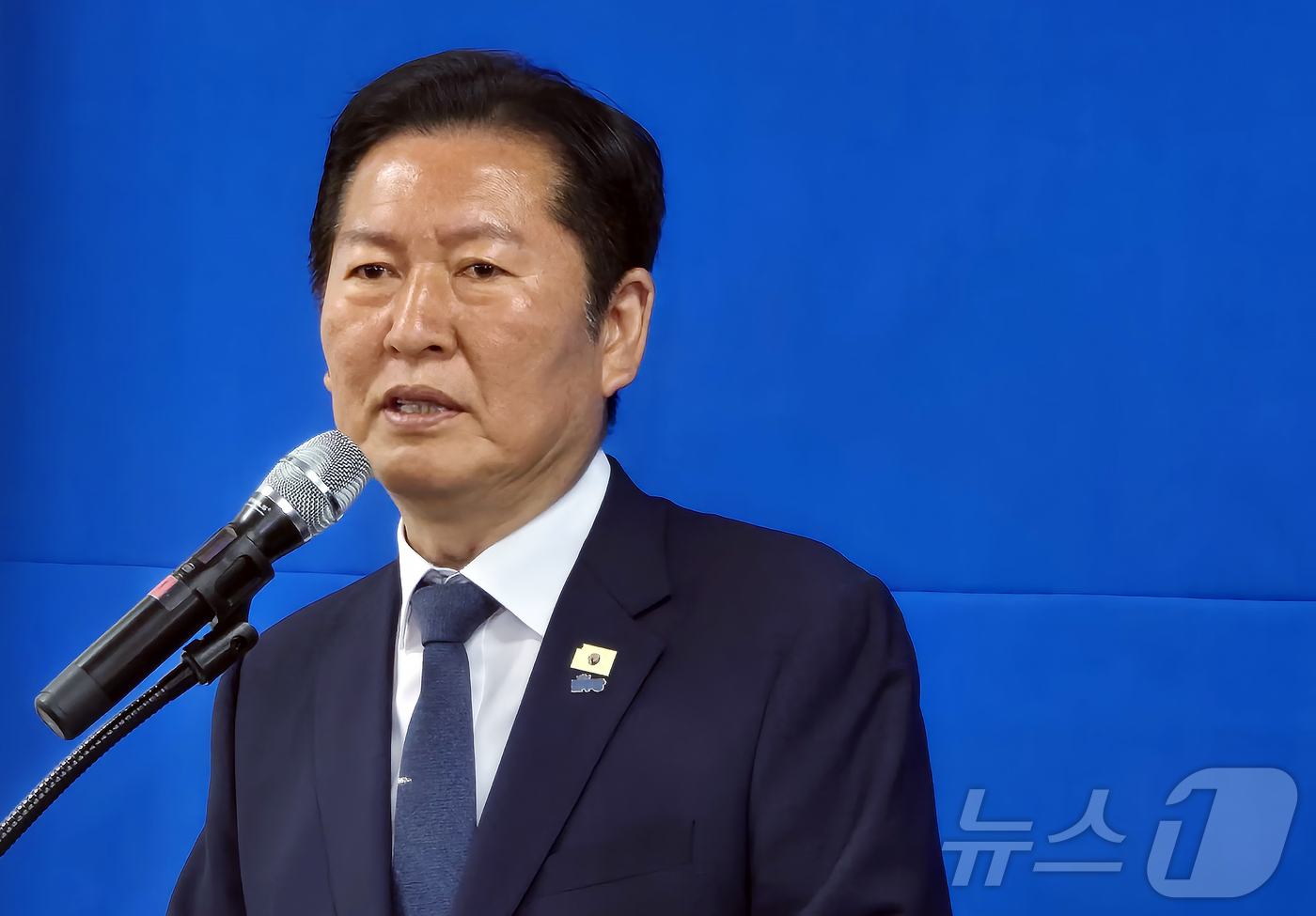 (세종=뉴스1) 장동열 기자 = 정청래 더불어민주당 대표가 9일 오전 세종시 나성동에서 열린 조상호 세종시장 후보의 선대위 발족식에 참석해 축사하고 있다.정 대표는 이날 고 노무현 …