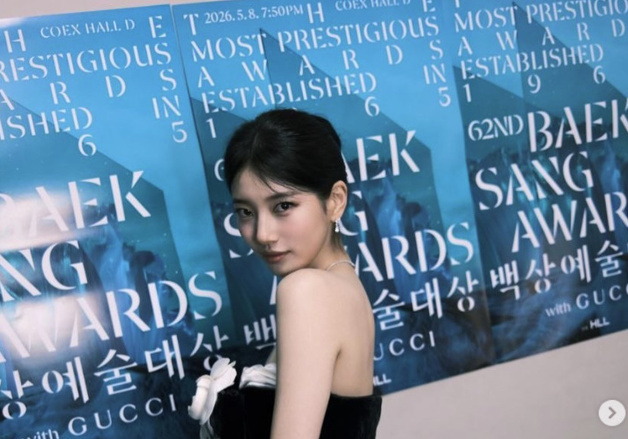 수지, 핑크색 이어 검은색…백상 안방마님의 역대급 드레스 맵시 [N샷]