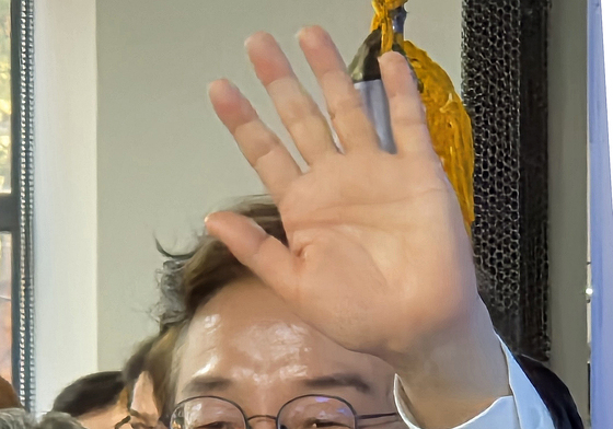손 흔드는 전재수 부산시장 후보