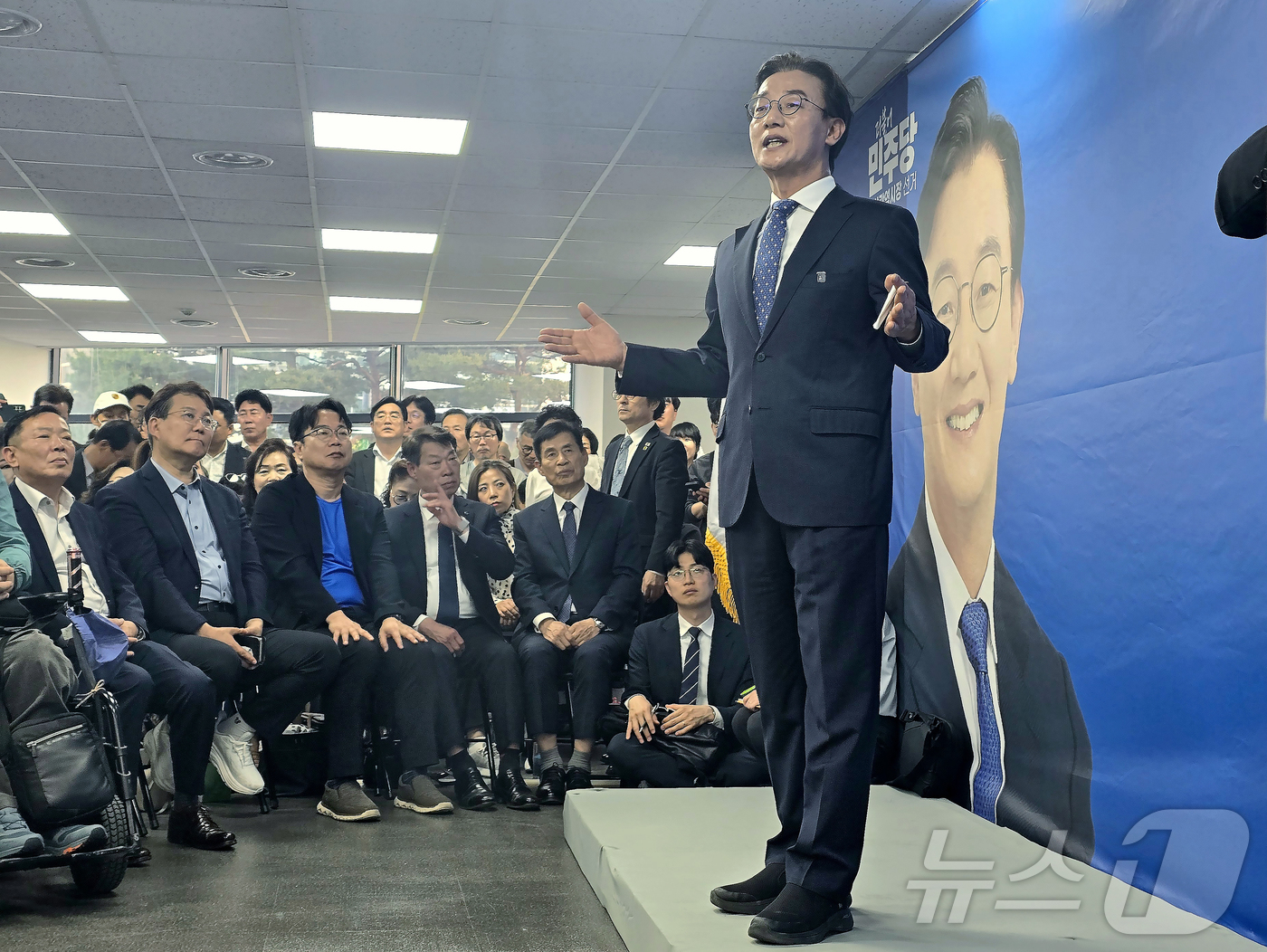 (부산=뉴스1) 이주현 기자 = 전재수 민주당 부산시장 후보가 9일 부산 부산진구에서 열린 선거사무소 개소식에서 인사말을 하고 있다. 2026.5.9/뉴스1
