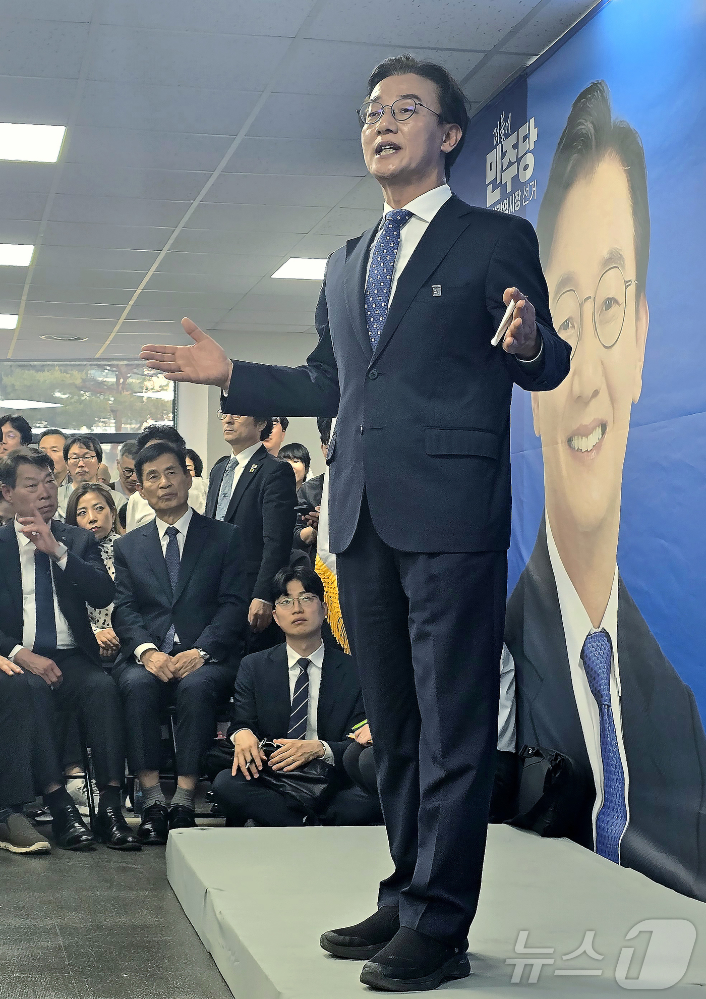 (부산=뉴스1) 이주현 기자 = 전재수 더불어민주당 부산시장 후보가 9일 부산 부산진구에서 열린 선거사무소 개소식에서 인사말을 하고 있다. 2026.5.9/뉴스1