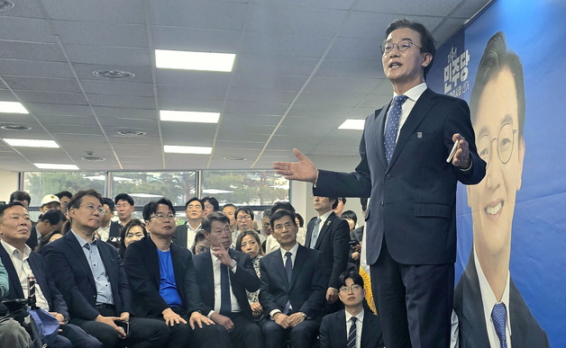국힘 보좌진협회 "전재수, 기소된 24살 인턴비서관 뒤 숨어"