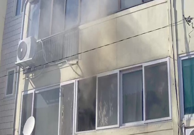 익산 신동 연립주택 화재…30대 남성 2도 화상