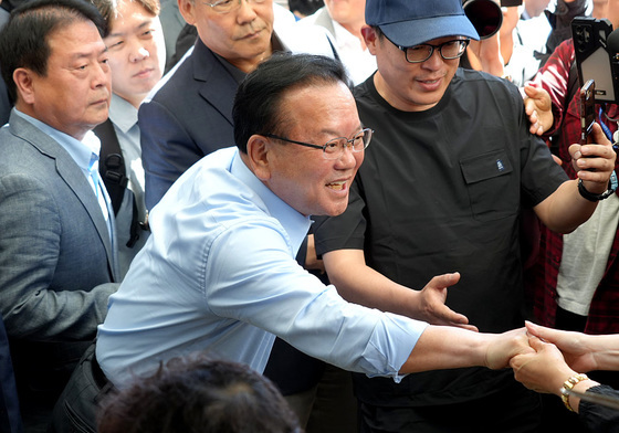 대구 서문시장 찾은 김부겸 후보