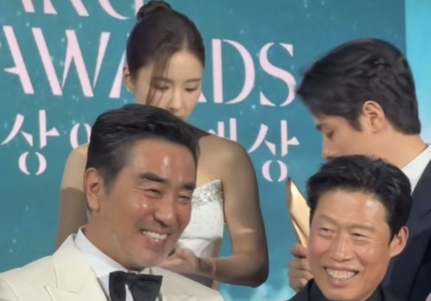 "비데 공장 다니던" 류승룡·유해진 30년 만에 나란히 '백상' 대상