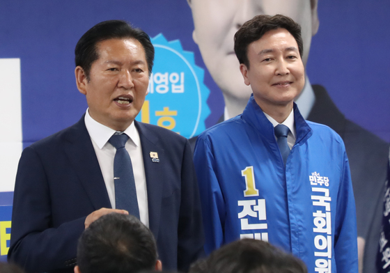 '인재영입 1호' 전태진 개소식 참석한 정청래 대표