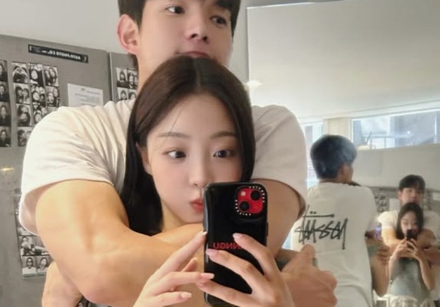 '환승연애4' 신승용·곽민경 다정한 백허그…'럽스타' 시작 [N샷]