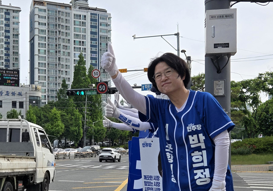박희정 민주당 포항시장 후보 '거리 인사'