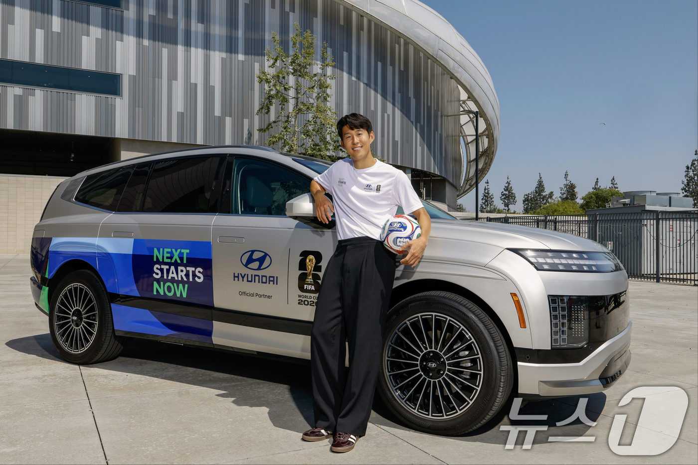 (서울=뉴스1) = 현대자동차는 'FIFA 월드컵 2026'을 맞아 방송인 이경규와 함께하는 디지털 콘텐츠 '차박원정대 위드 현대자동차'를 공개할 예정이라고 1일 밝혔다.차박원정대 …
