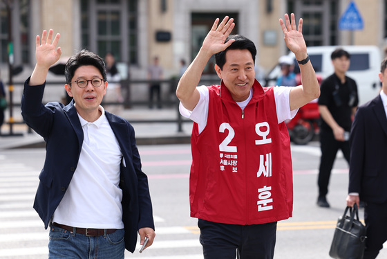 오세훈, 광화문 출근길 인사