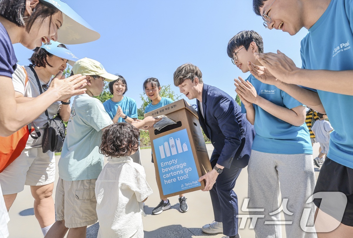 (서울=뉴스1) = 글로벌 식품 전처리 및 포장 기술 선도 기업 테트라팩 코리아가 지난달 30일 서울 마포구 상암동 월드컵공원에서 열린 제14회 ‘2026 난빛축제’에서 환경 캠페 …