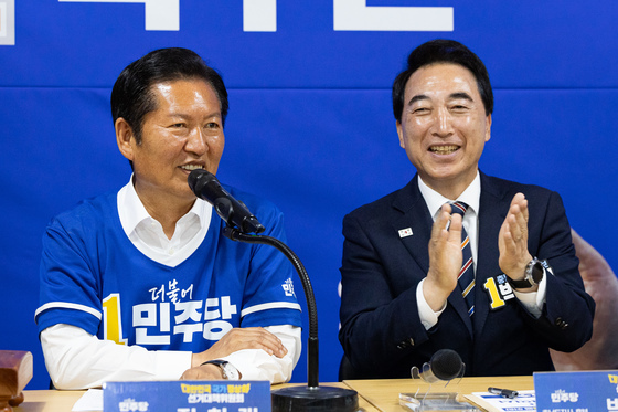 與 "윤이박 감옥 3인방 진압해야" vs 野 "오만한 與 투표로 경고해야"
