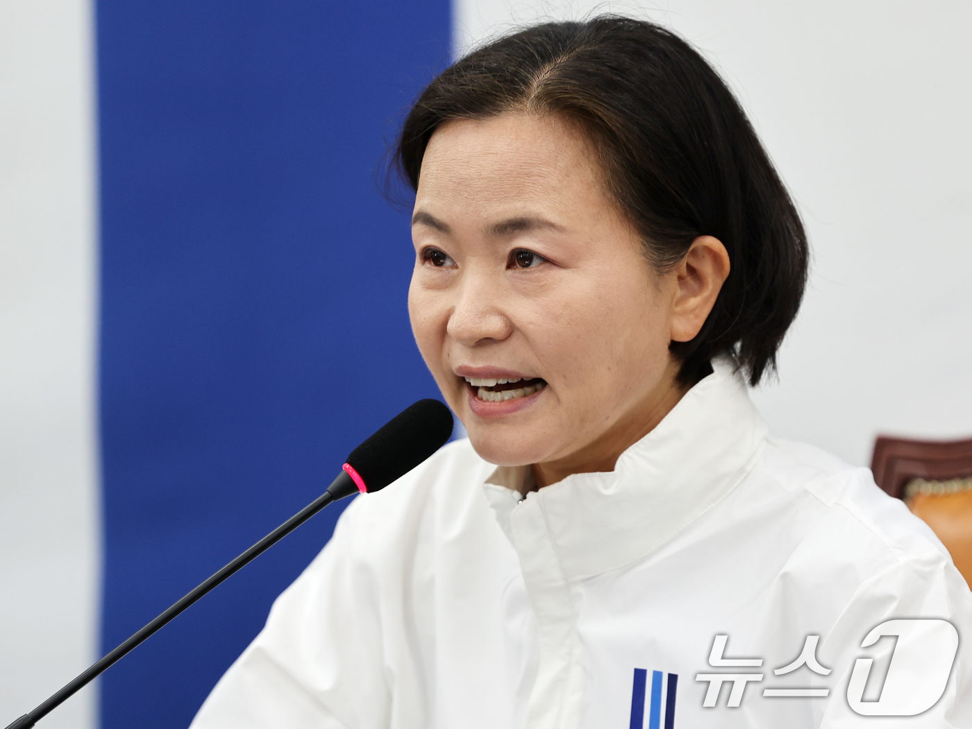 (서울=뉴스1) 황기선 기자 = 이해민 조국혁신당 선거대책위원회 총괄본부장이 1일 오전 서울 여의도 국회에서 열린 '평택 선거· 63시간 선거운동 현황 관련 기자간담회'에서 모두발 …