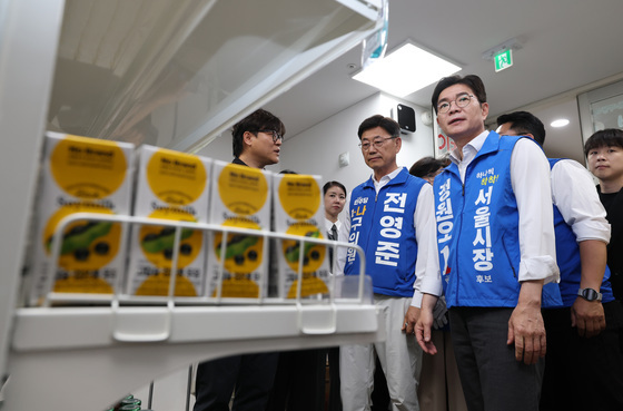 쪽방촌 온기 창고 살피는 정원오 후보