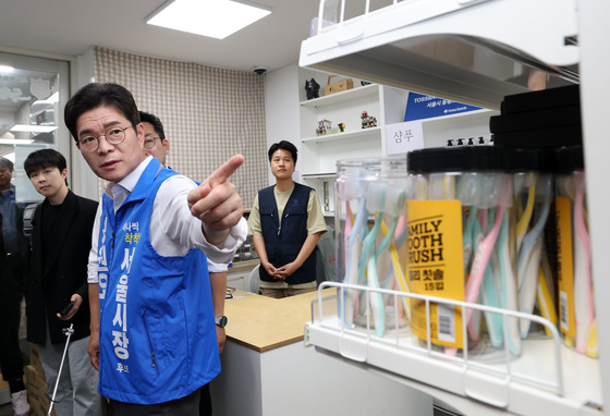 쪽방촌 온기창고 방문한 정원오 후보