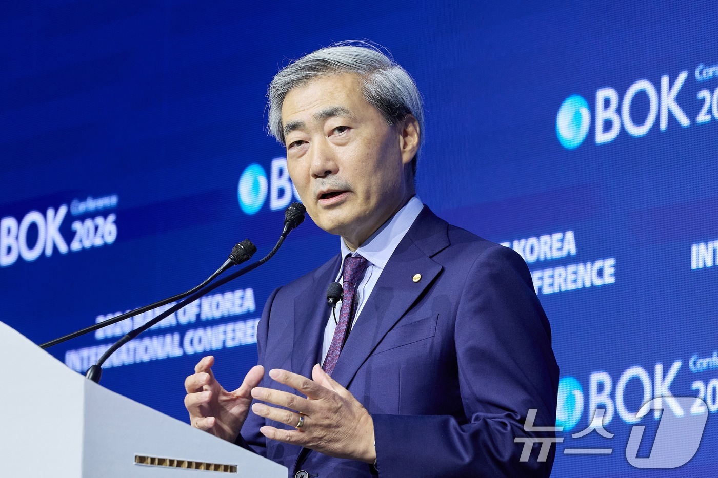 (서울=뉴스1) = 신현송 한국은행 총재가 1일 오전 서울 중구 한국은행에서 열린 2026 BOK 국제컨퍼런스에서 개회사를 하고 있다. (한국은행 제공. 재판매 및 DB금지) 20 …